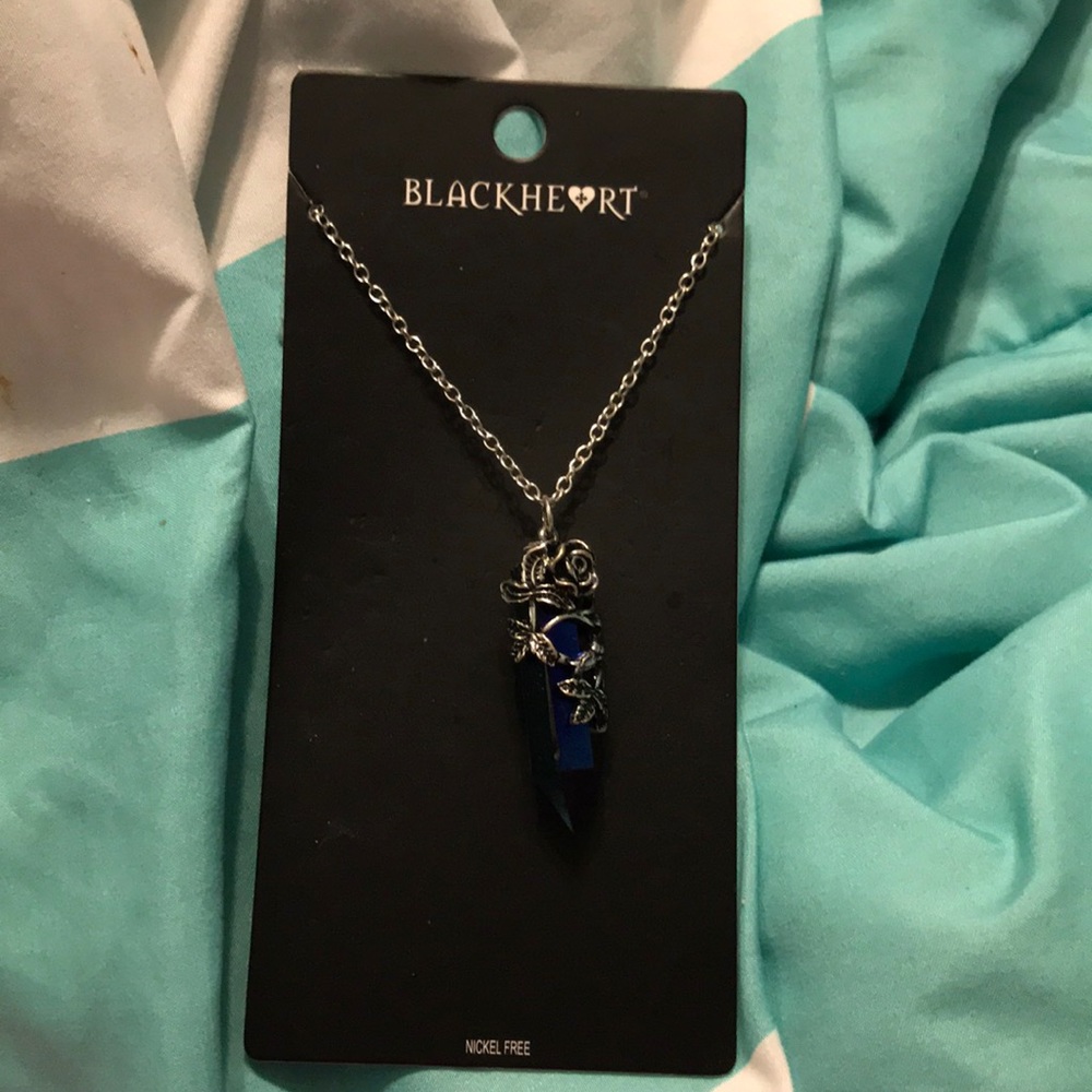 Trying to sell this beautiful Hot Topic necklace